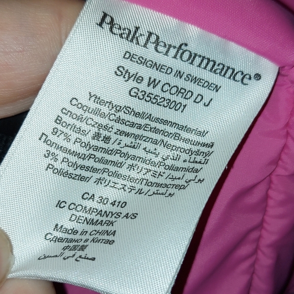 Peak Performance Snowboard/Ski Jacket - Picture 11 of 11